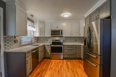 54 Saint Laurent St, Epping, NH 03042 - photo 4