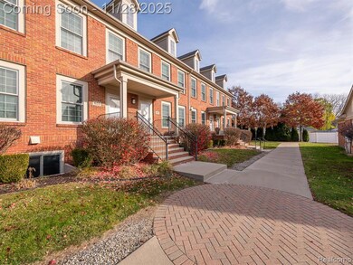 655 Vinewood St, Wyandotte, MI 48192 - photo 2