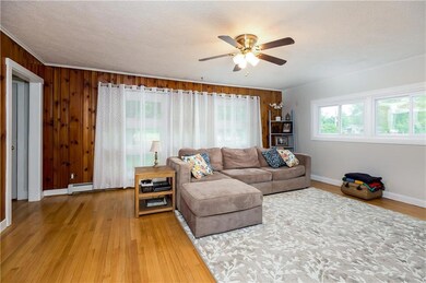 Large Living room with original...