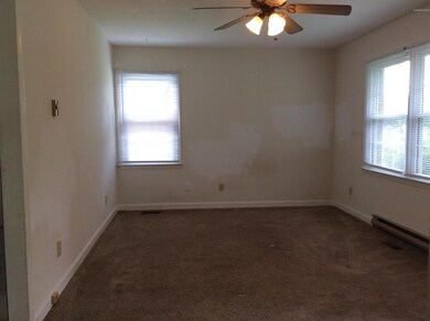 3869 Robin - Living 2