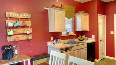 2404 Wildwood Ln, Denton, TX 76210 - photo 4