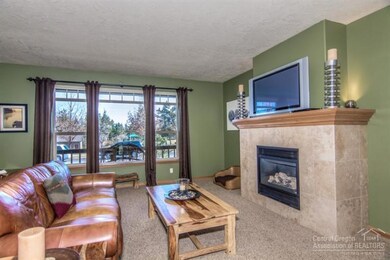 1025 NW Rimrock Dr, Redmond, OR 97756 - photo 6