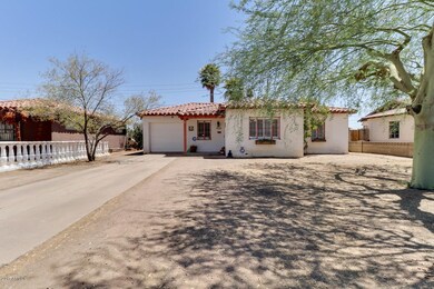Front 1925 E Palm Ln