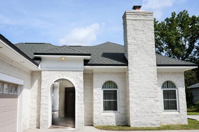 959 Pine Hollow Road Side View of Entran