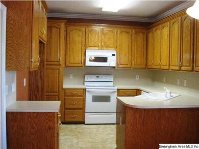 Great kitchen with lots of cabinets.