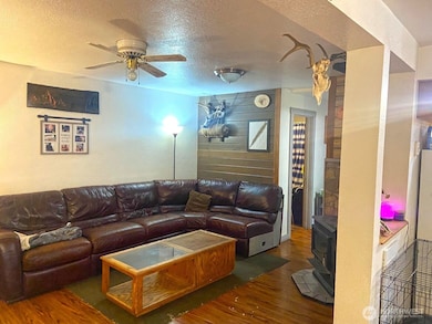 522 Locust St, Omak, WA 98841 - photo 5