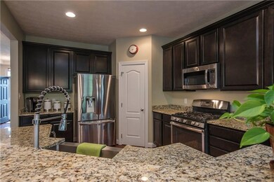 LoVe this kitchen, sooo much granite!