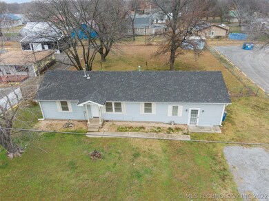 102 E Main St, Chouteau, OK 74337 - photo 5