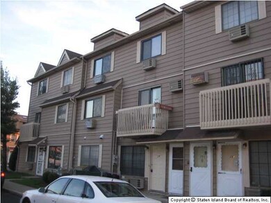 22 Daffodil Ln unit 61, Staten Island, NY 10314 - photo 3