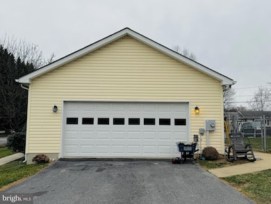 94 James St, Shenandoah Junction, WV 25442 - photo 4