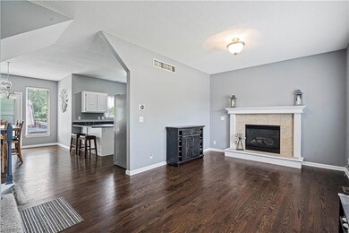 423 Granite Dr, Raymore, MO 64083 - photo 2