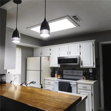 1685 E Fairlane St, Fayetteville, AR 72701 - photo 6