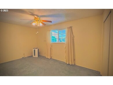 184 Sky Crest Dr, Grants Pass, OR 97527 - photo 4