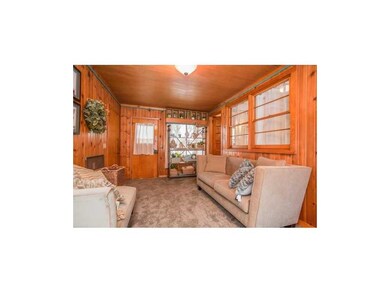 3-Seasons Porch/Room. Enjoy relaxing in this 3 sea