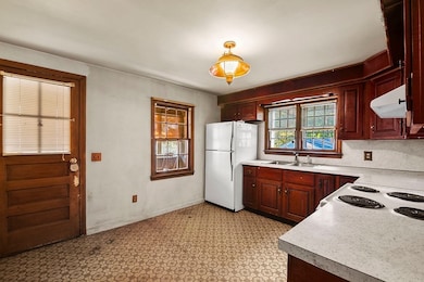 261 West St, Ludlow, MA 01056 - photo 7