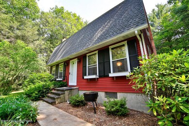 1574 Starry Ln, Effort, PA 18330 - photo 2