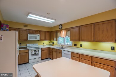 2 Wychwood Ln, Langhorne, PA 19047 - photo 6