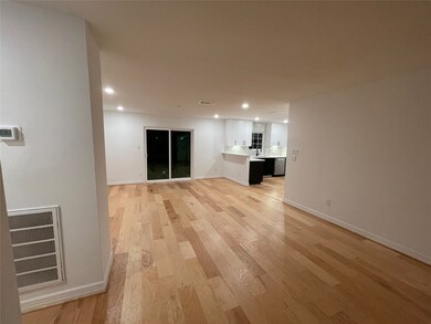 1079 W 43rd St, Houston, TX 77018 - photo 5