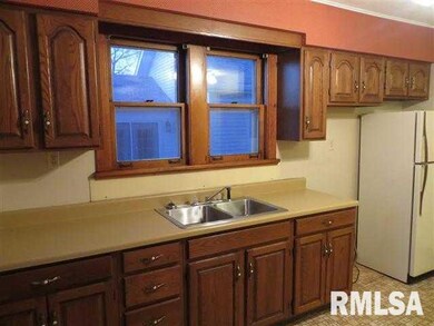 1013 Broadway St, Lincoln, IL 62656 - photo 7