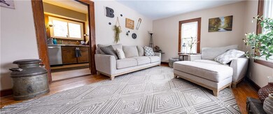 RELAXING LIVING ROOM