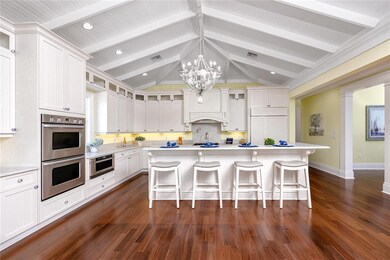 8099 Bayshore Dr, Treasure Island, FL 33706 - photo 4