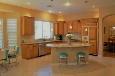 Large Island, Built-in Refrigerator