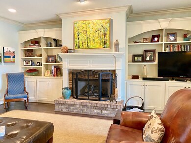 Gas Fireplace/Nice Built-ins