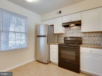 8367 Dunham Ct unit 613, Springfield, VA 22152 - photo 5