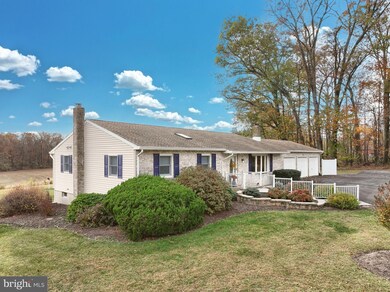 5125 Pine View Dr, Glen Rock, PA 17327 - photo 2