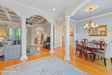 Foyer/dining room