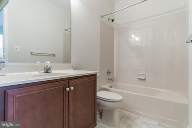 25329 Crossfield Dr, Chantilly, VA 20152 - photo 4