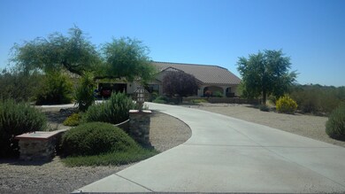 21635 W El Grande Trail, Wickenburg, AZ 85390 - photo 2