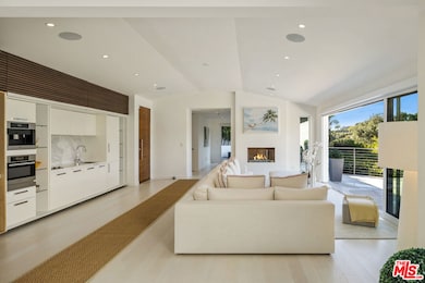 9422 Readcrest Dr, Beverly Hills, CA 90210 - photo 6