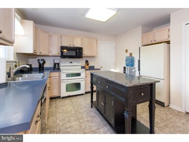 221 E Flagstone Dr, Newark, DE 19702 - photo 5