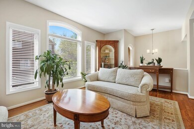 11534 Hemingway Dr, Reston, VA 20194 - photo 6