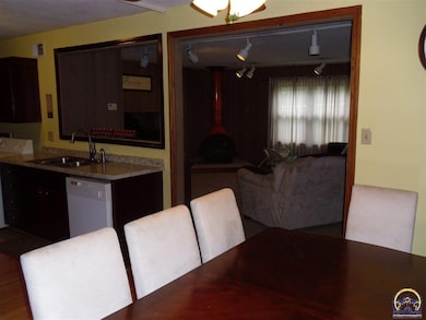 1412 SW Caledon St, Topeka, KS 66611 - photo 6