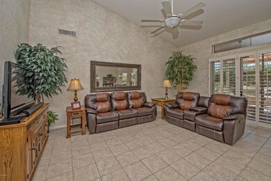 006_Family Room