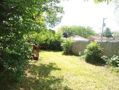 639 N Martin Ave, Waukegan, IL 60085 - photo 5