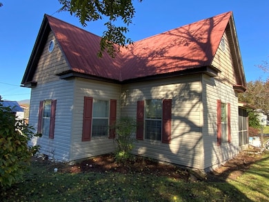 96 Connaheta Ave, Andrews, NC 28901 - photo 2