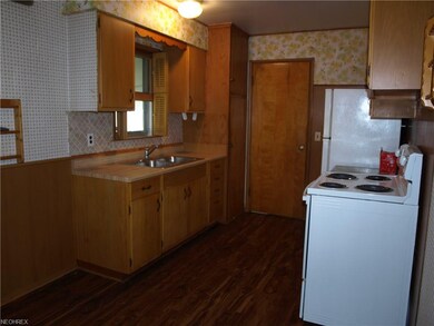 Cute kitchen includes the appliances!