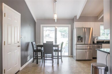 7110 Edgewood Blvd, Shawnee, KS 66203 - photo 6