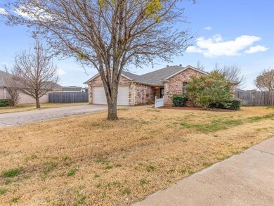820 Wandering Ct, Granbury, TX 76049 - photo 2