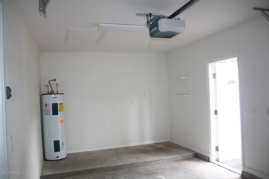 ONE CAR GARAGE