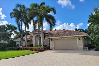 Quiet street, friendly neighbors, close to shopping and great restaurants......paradise!