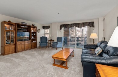 273 Cambridge Rd unit 206, Woburn, MA 01801 - photo 4