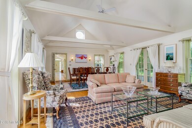 Living/dining room