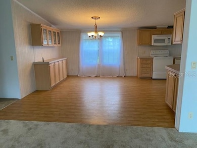 Dining room, wet bar.