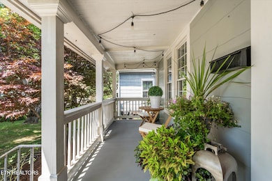 06-1232 Armstrong Ave01