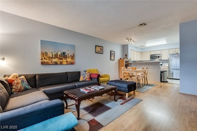 2040 Willowbury Dr unit D, Las Vegas, NV 89108 - photo 3