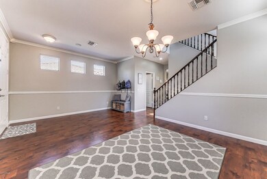 105-FrontRoom_2
